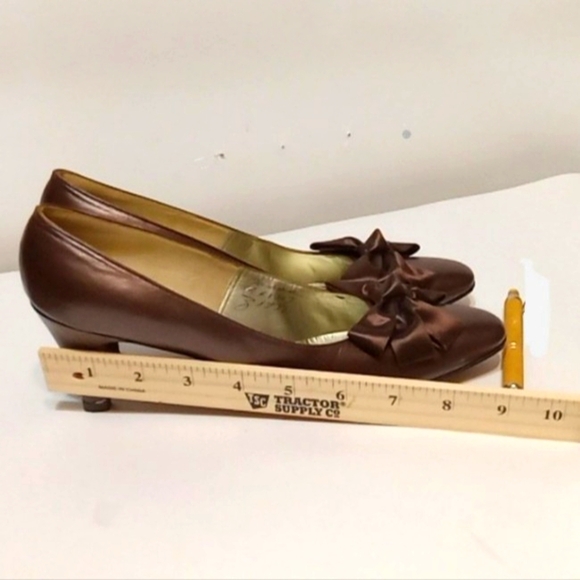 Julianelli Selber Vintage Pump 3" Heel Bronze Size 5.5  (8.75"L 2 .25"W) Leather - Picture 9 of 11